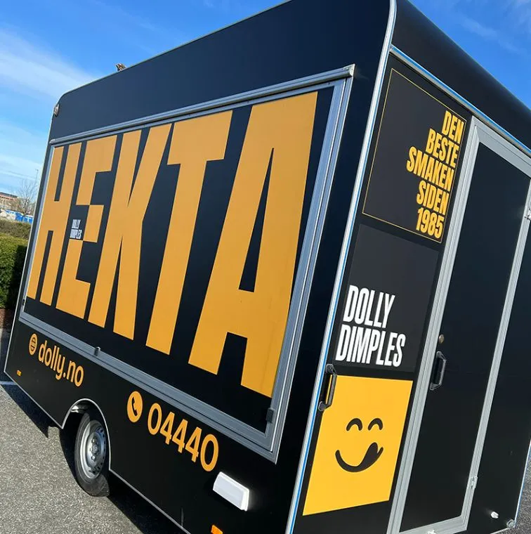 Svart foodtruck fra Dolly Dimples med teksten HEKTA
