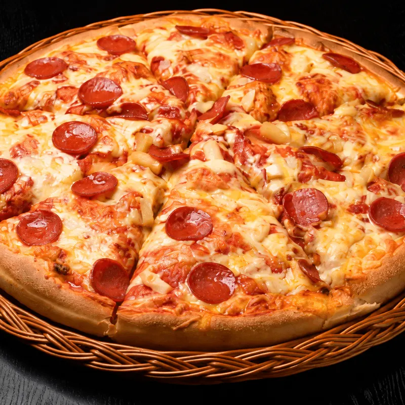 12. Dolly's Choice med pepperoni, løk og ananas